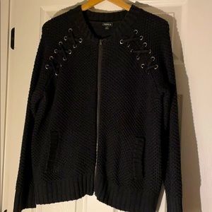 1X TORRID BLACK KNIT 🧶 ZIPPER SWEATER w/accents